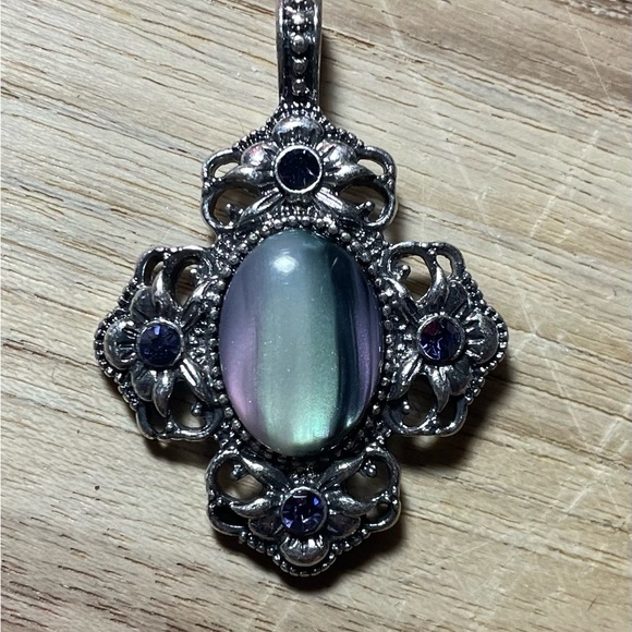 Mother of Pearl imitation. Pendant. Artisan mettle. Nickel free. Pretty - Picture 2 of 4